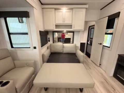 More photos of 2026 KEYSTONE ARCADIA 3790RO at County Line Campers, MS
