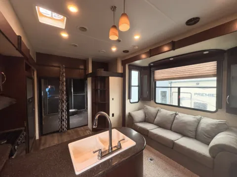 Photos of 2015 HEARTLAND TORQUE for sale in Gulfport, MS at County Line Campers