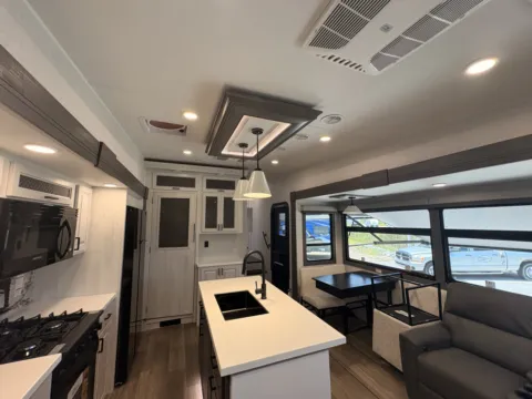 More photos of 2027 East To West AHARA 365RL at County Line Campers, MS