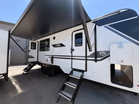 White 2027 EAST TO WEST ALTA 2375RK for sale in Gulfport, MS