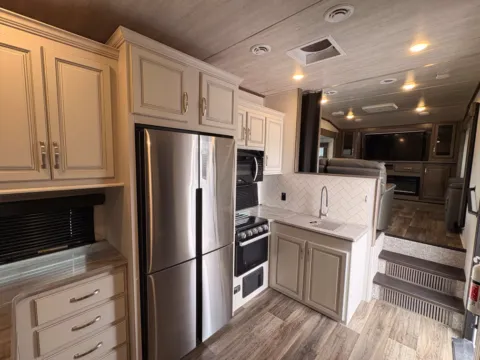 More photos of 2022 Keystone RV COUGAR 354FLS at County Line Campers, MS