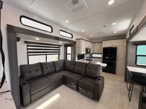 Photos of 2027 Forest River LACROSSE 39FK for sale in Gulfport, MS at County Line Campers