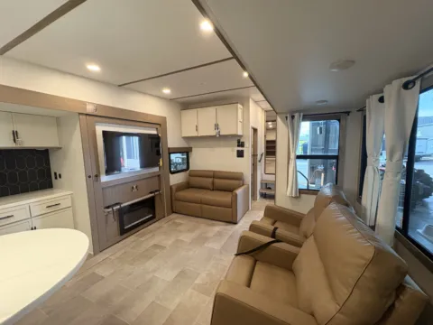 More photos of 2027 Forest River IMPRESSION 360MYR at County Line Campers, MS