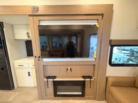 More photos of 2027 Forest River IMPRESSION 360MYR at County Line Campers, MS