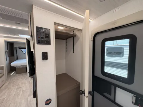 More photos of 2027 East To West ALTA 2600KRB at County Line Campers, MS