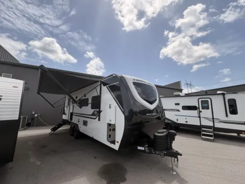Photos of 2027 East To West ALTA 2600KRB for sale in Gulfport, MS at County Line Campers