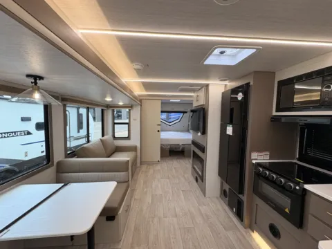 More photos of 2027 East To West ALTA 3150KBH at County Line Campers, MS