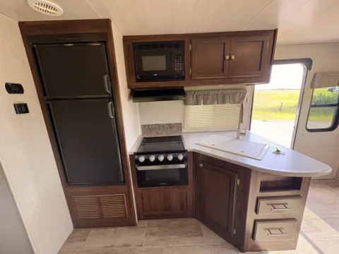 More photos of 2019 HEARTLAND MALLARD M27 at County Line Campers, MS