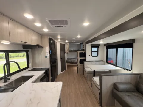 Another view of 2027 East To West DELLA TERRA 280BH for sale in Gulfport, MS at County Line Campers
