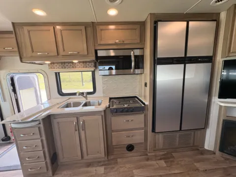More photos of 2018 JAYCO PRECEPT 33U at County Line Campers, MS