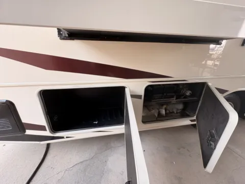 More photos of 2018 JAYCO PRECEPT 33U at County Line Campers, MS