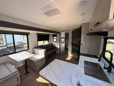 Photos of 2027 EAST TO WEST DELLA TERRA 255RB for sale in Gulfport, MS at County Line Campers