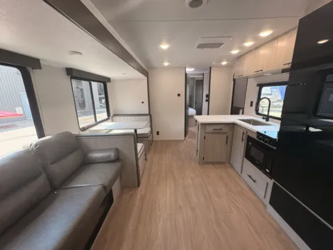 Another view of 2027 EAST TO WEST DELLA TERRA 250RE for sale in Gulfport, MS at County Line Campers