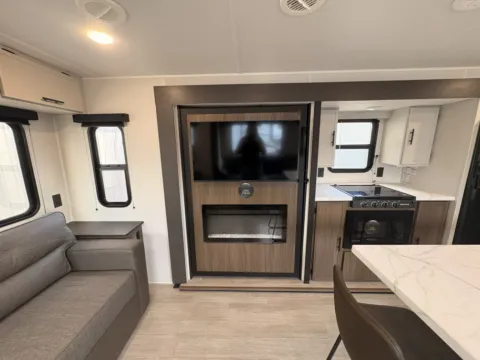 More photos of 2027 Forest River AVENGER 27TTI at County Line Campers, MS