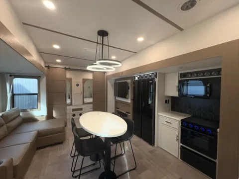 Photos of 2027 Forest River IMPRESSION 36BR3 for sale in Gulfport, MS at County Line Campers