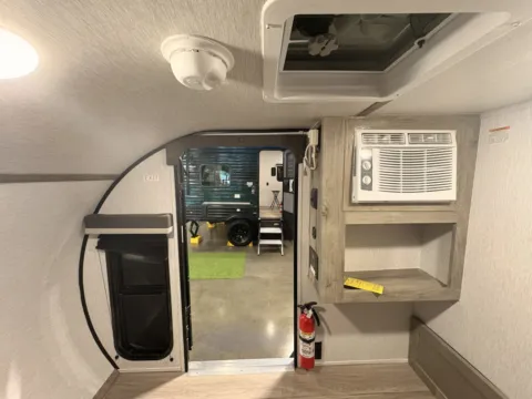 More photos of 2027 Sunset Park RV SUNRAY 109E at County Line Campers, MS