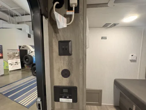 More photos of 2027 Sunset Park RV SUNRAY 109E at County Line Campers, MS