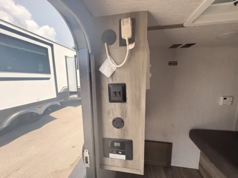 More photos of 2027 Sunset Park RV SUNRAY 109E at County Line Campers, MS