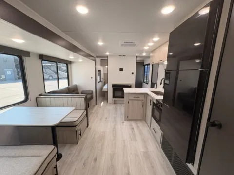 Another view of 2027 EAST TO WEST DELLA TERRA 280BH for sale in Gulfport, MS at County Line Campers
