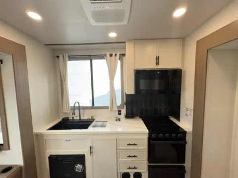 More photos of 2027 FOREST RIVER IMPRESSION at County Line Campers, MS
