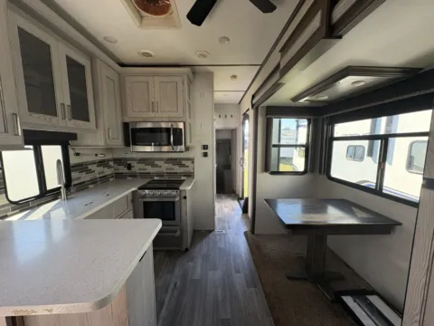 Photos of 2020 Keystone RV MONTANA 376FL for sale in Gulfport, MS at County Line Campers