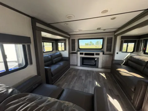 More photos of 2020 Keystone RV MONTANA 376FL at County Line Campers, MS