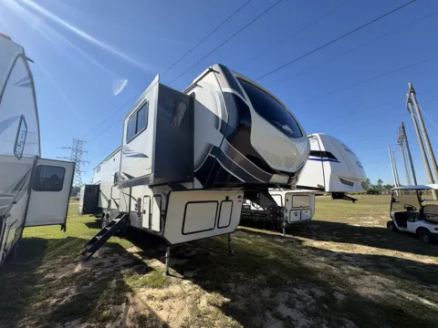 Beige 2020 Keystone RV MONTANA 376FL for sale in Gulfport, MS