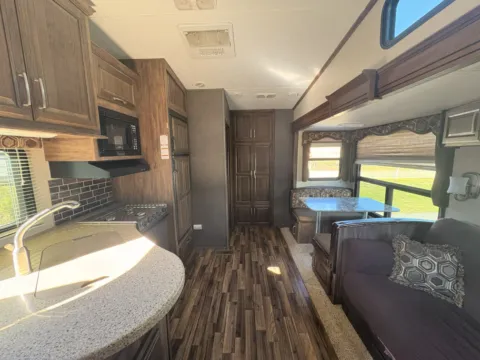 Photos of 2015 KEYSTONE COUGAR 301SAB for sale in Gulfport, MS at County Line Campers