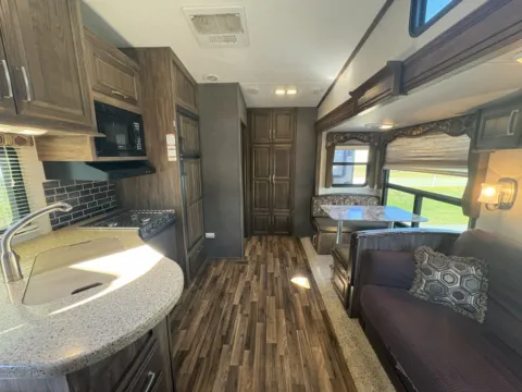 Another view of 2015 KEYSTONE COUGAR 301SAB for sale in Gulfport, MS at County Line Campers