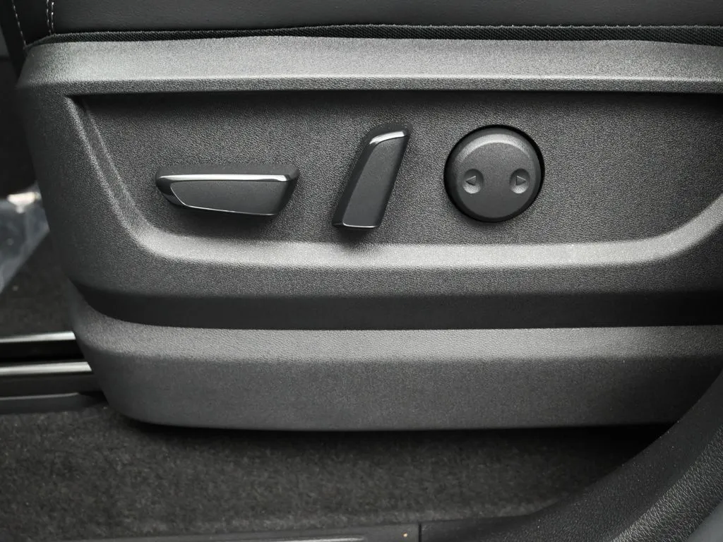 2025 Nissan Armada SL - Photo 12