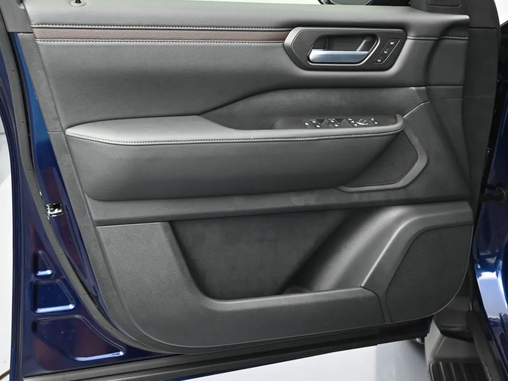 2025 Nissan Armada SL - Photo 10