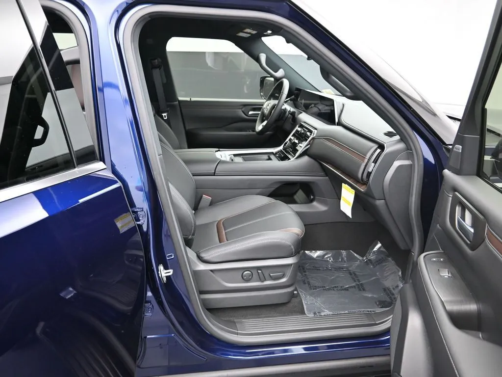 2025 Nissan Armada SL - Photo 28