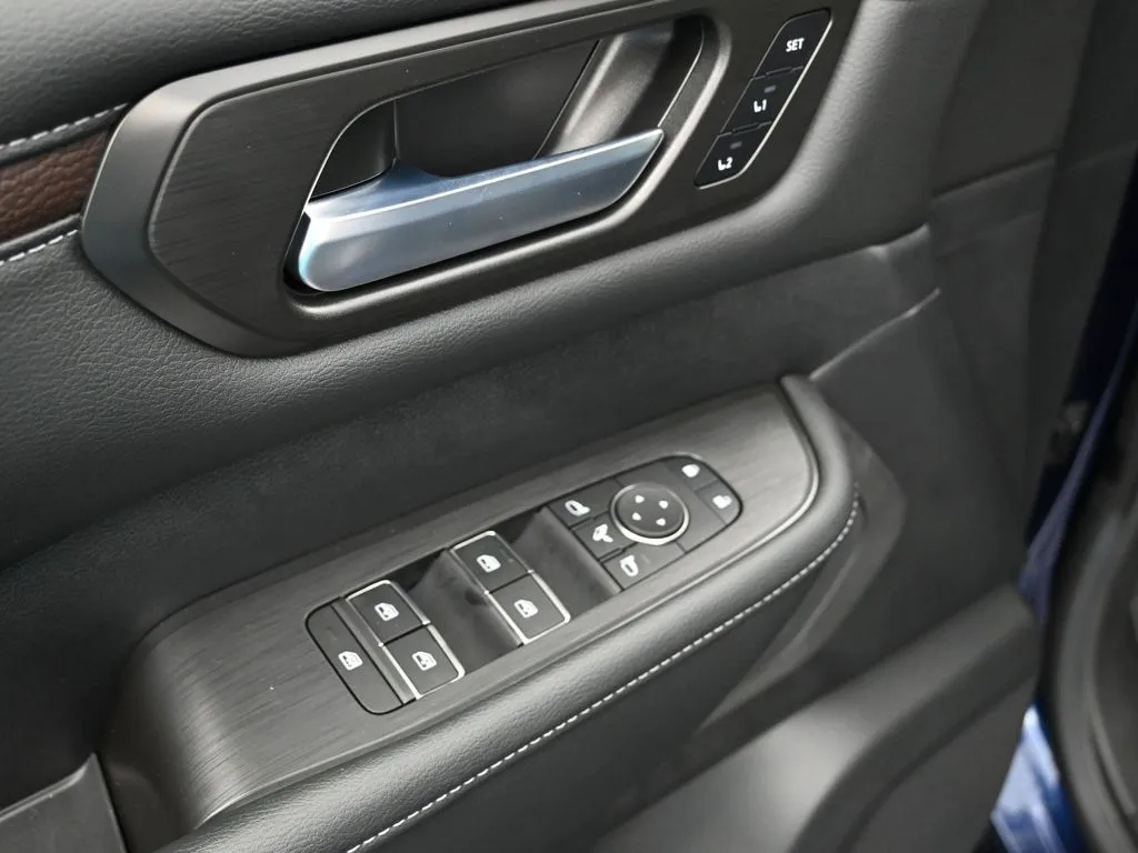 2025 Nissan Armada SL - Photo 11