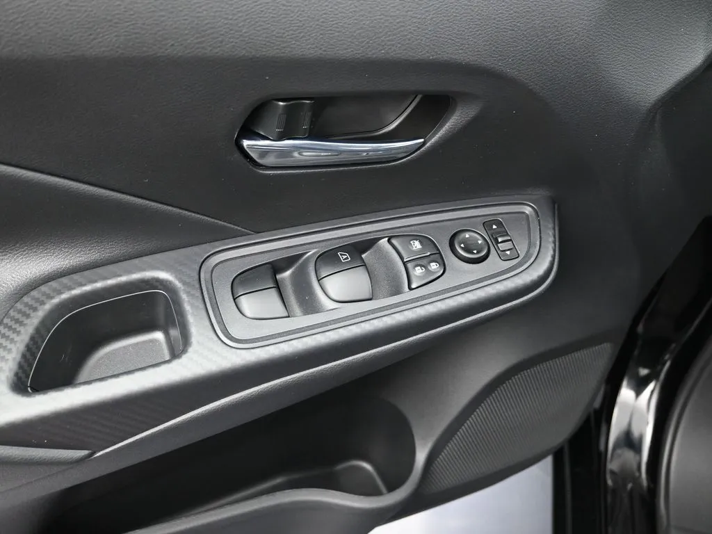 2025 Nissan Versa Sedan SV - Photo 11
