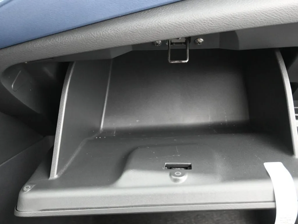 2025 Nissan Versa Sedan SV - Photo 30
