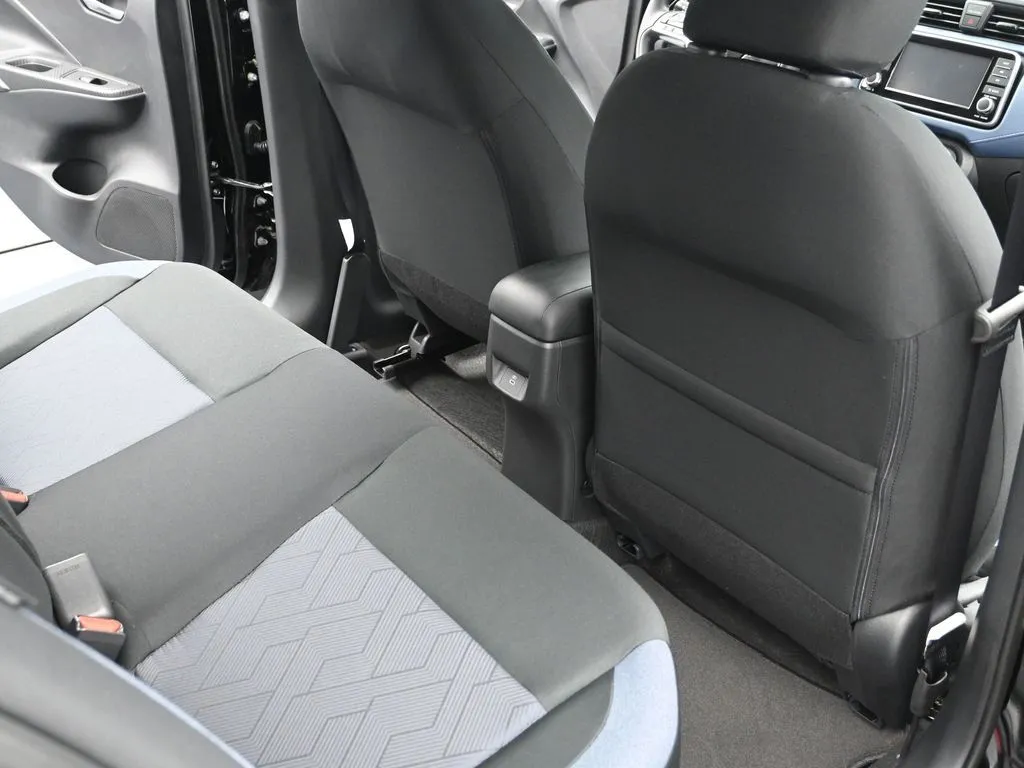 2025 Nissan Versa Sedan SV - Photo 32