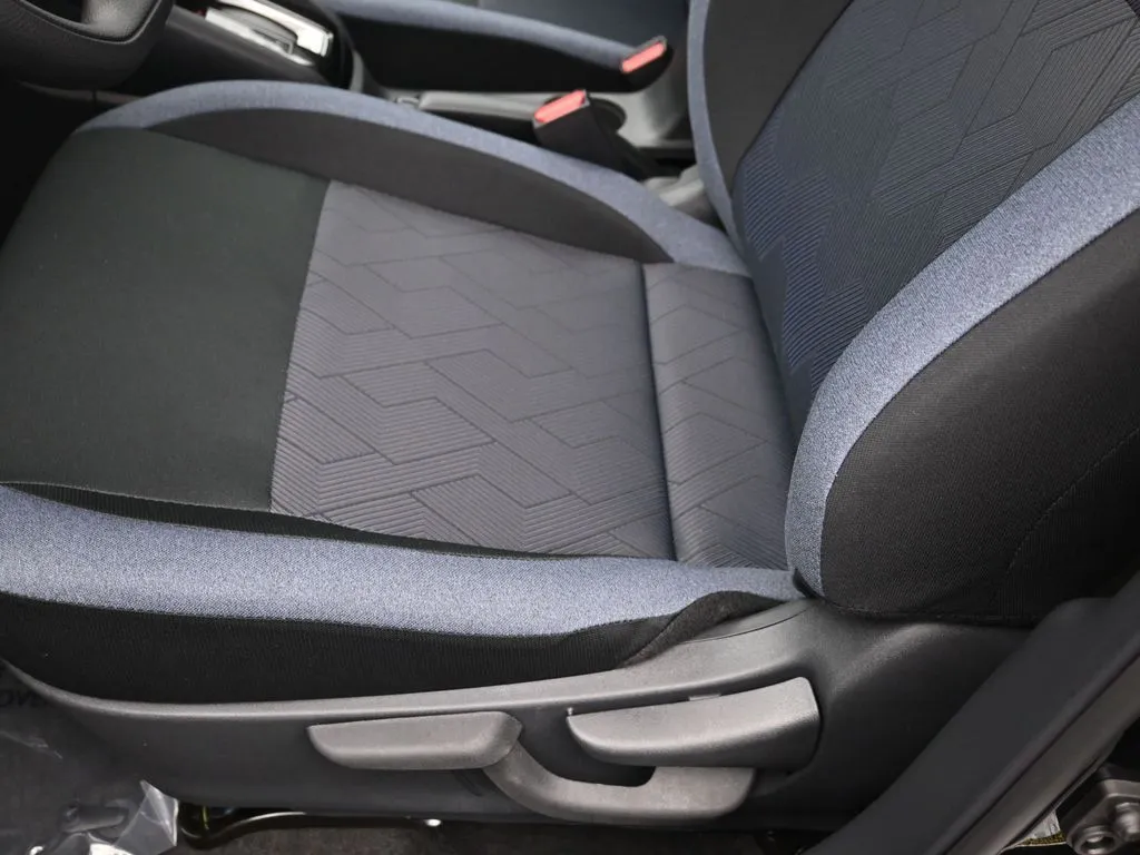 2025 Nissan Versa Sedan SV - Photo 14