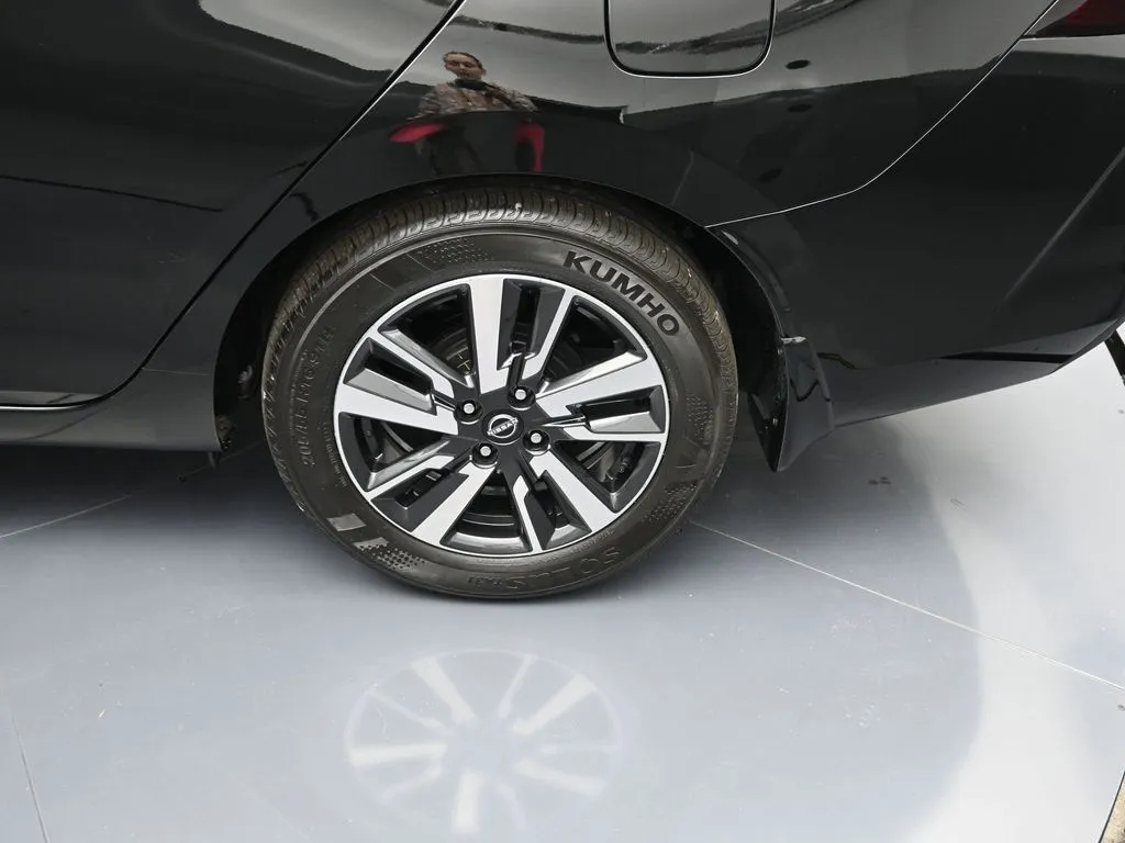2025 Nissan Versa Sedan SV - Photo 9