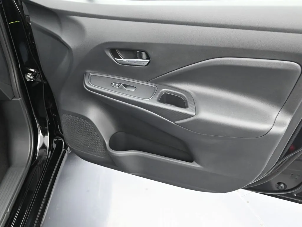 2025 Nissan Versa Sedan SV - Photo 27
