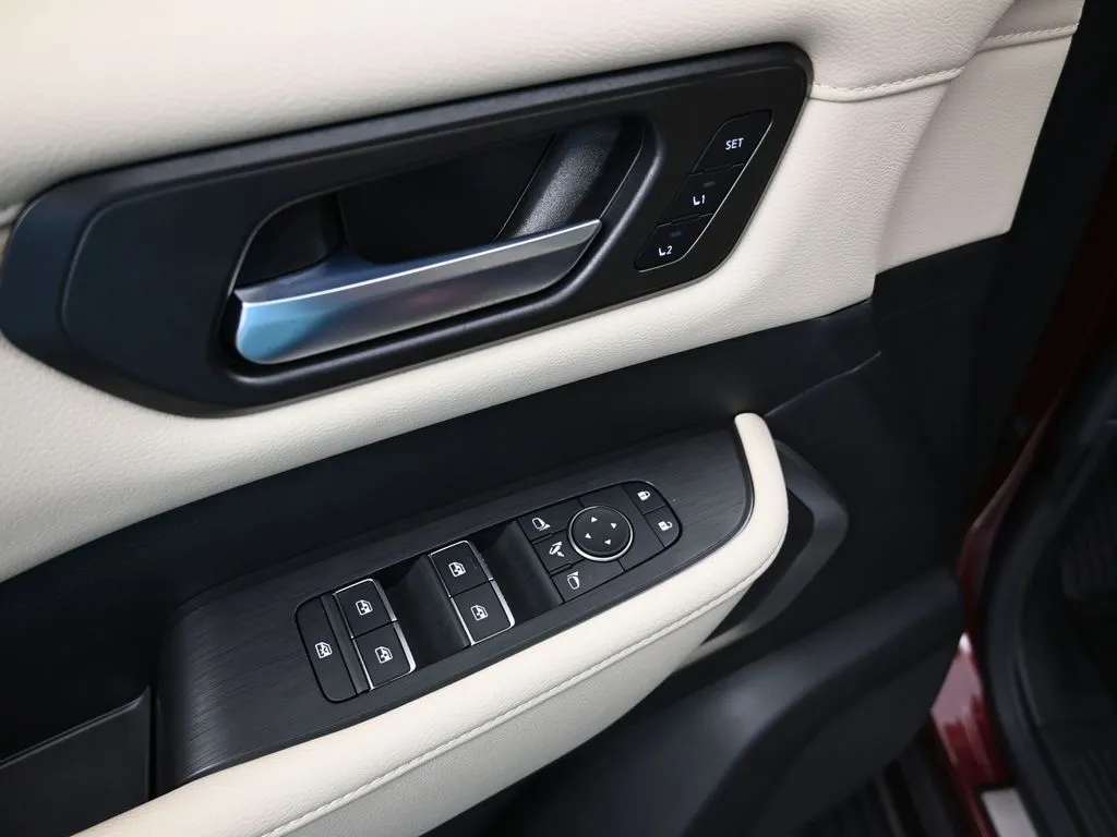 2025 Nissan Armada Platinum - Photo 11
