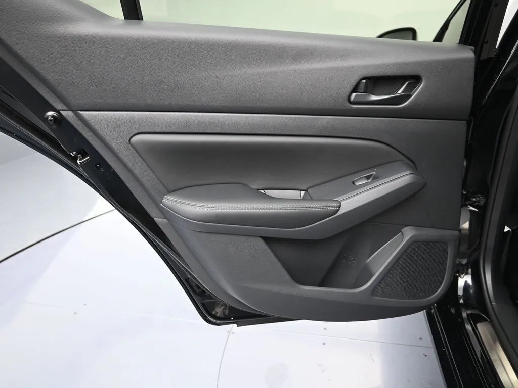 2025 Nissan Altima SV - Photo 22