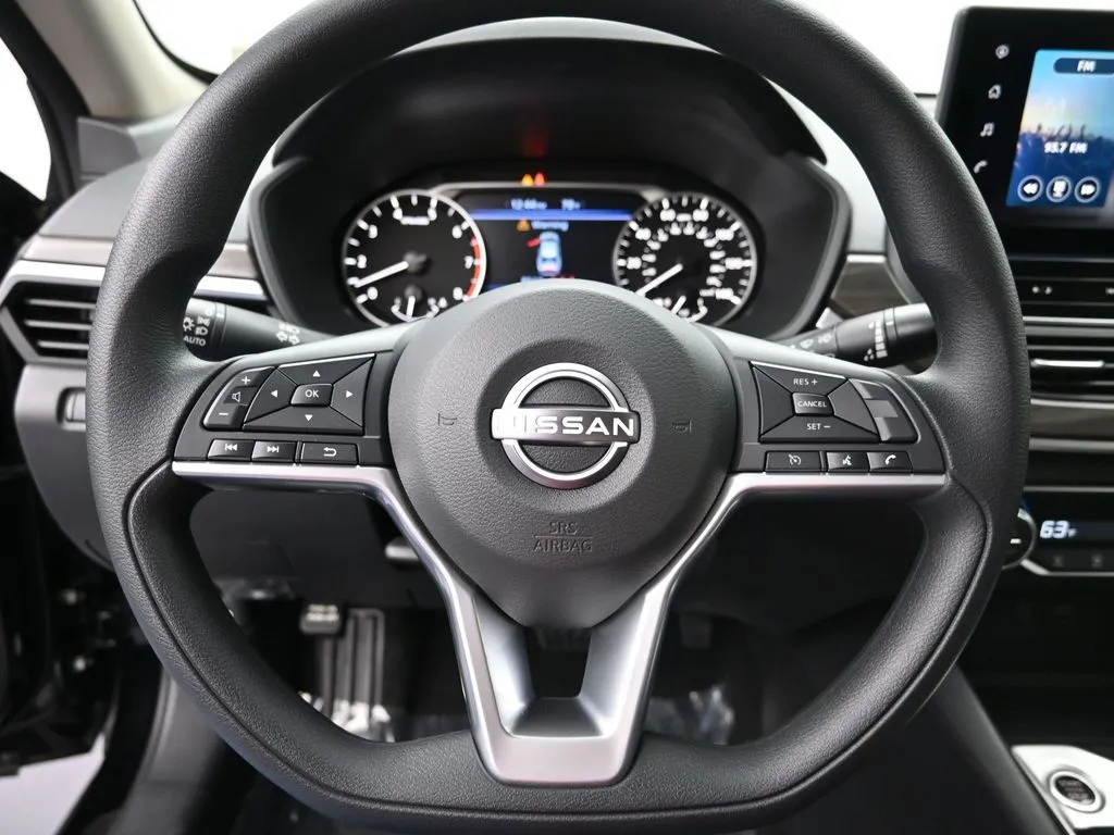 2025 Nissan Altima SV - Photo 14