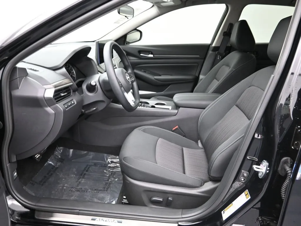 2025 Nissan Altima SV - Photo 13
