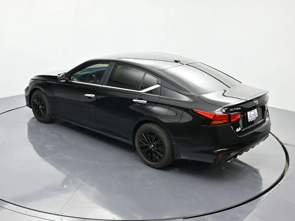 2025 Nissan Altima SV - Photo 35