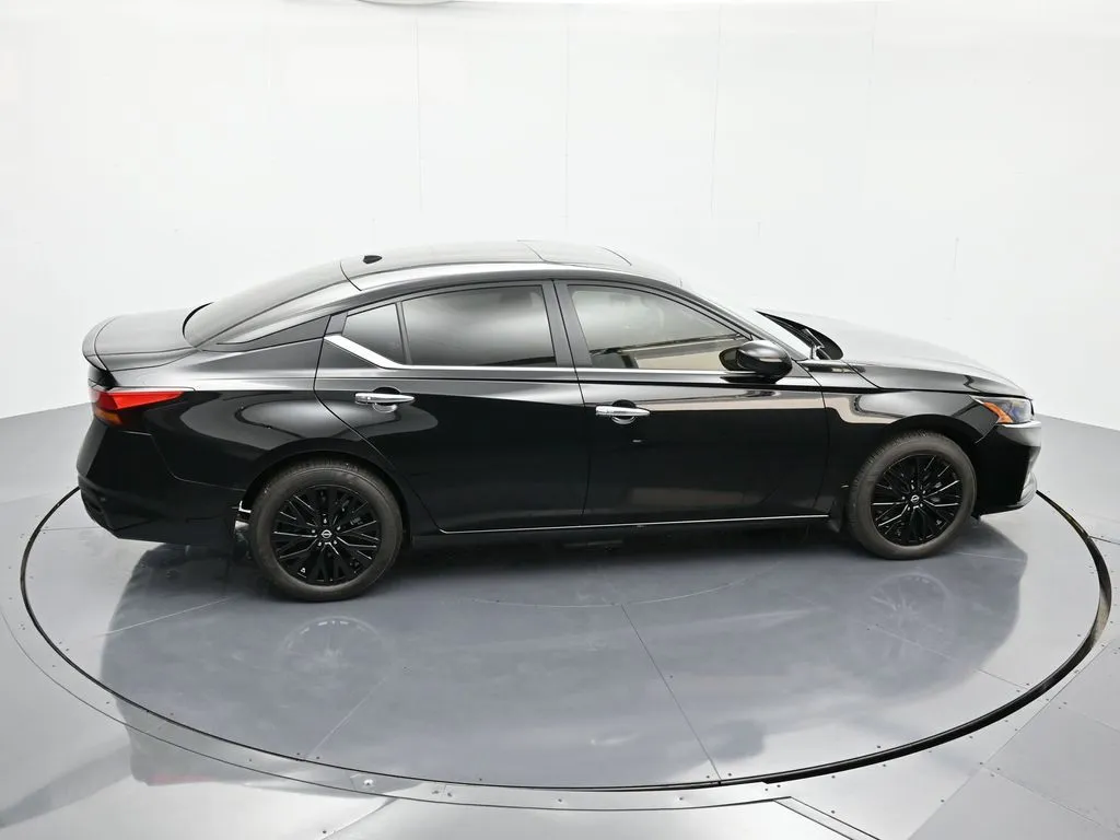 2025 Nissan Altima SV - Photo 32