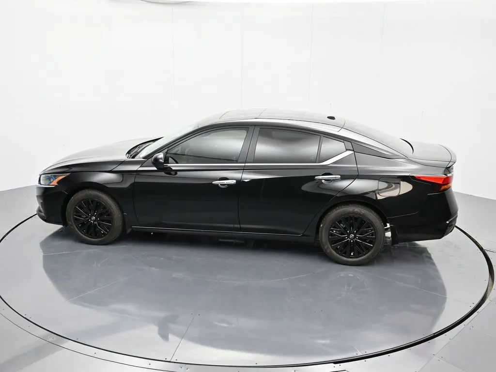 2025 Nissan Altima SV - Photo 36