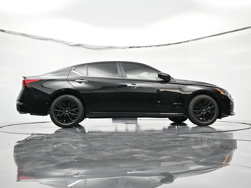 2025 Nissan Altima SV - Photo 40