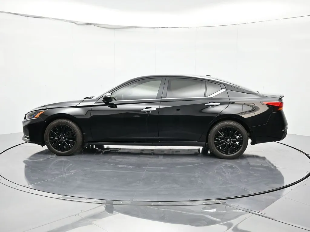 2025 Nissan Altima SV - Photo 8