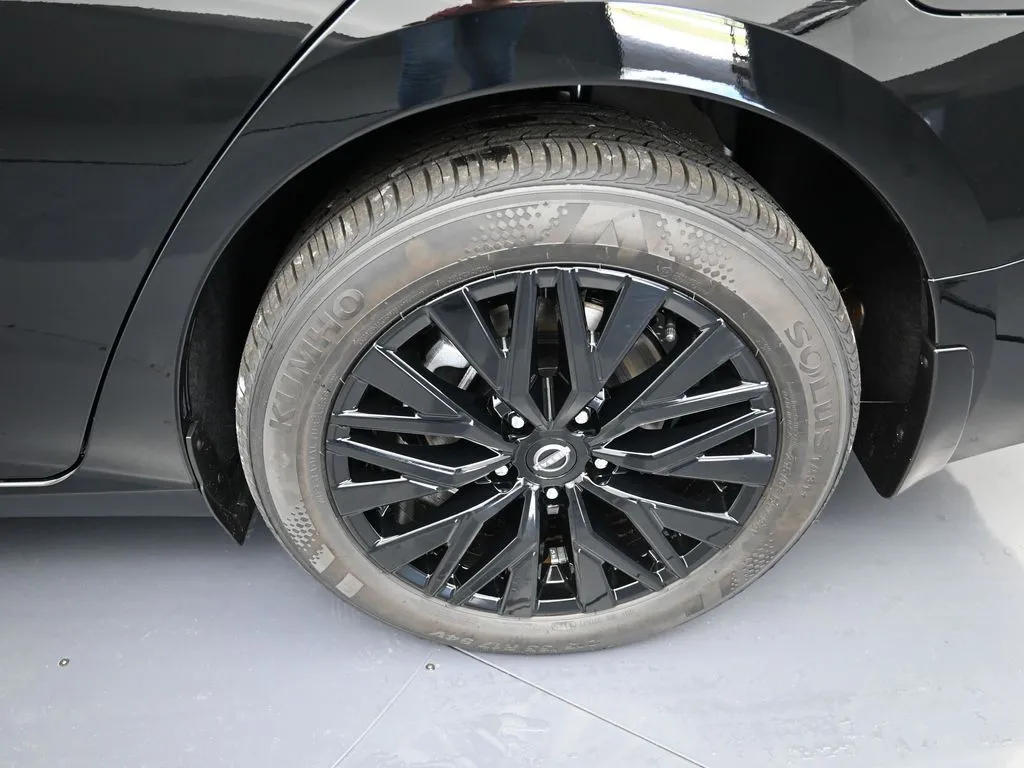 2025 Nissan Altima SV - Photo 9