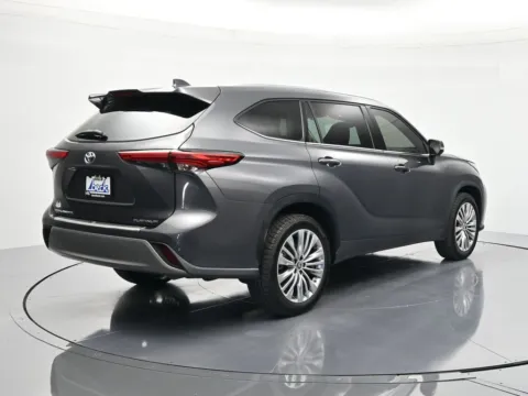 More photos of 2023 Toyota Highlander Platinum at Beck Nissan, FL
